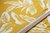Jersey  3,80€/m²  Interlock weiß, gelb Blättermuster BIO-Baumwolle KB8